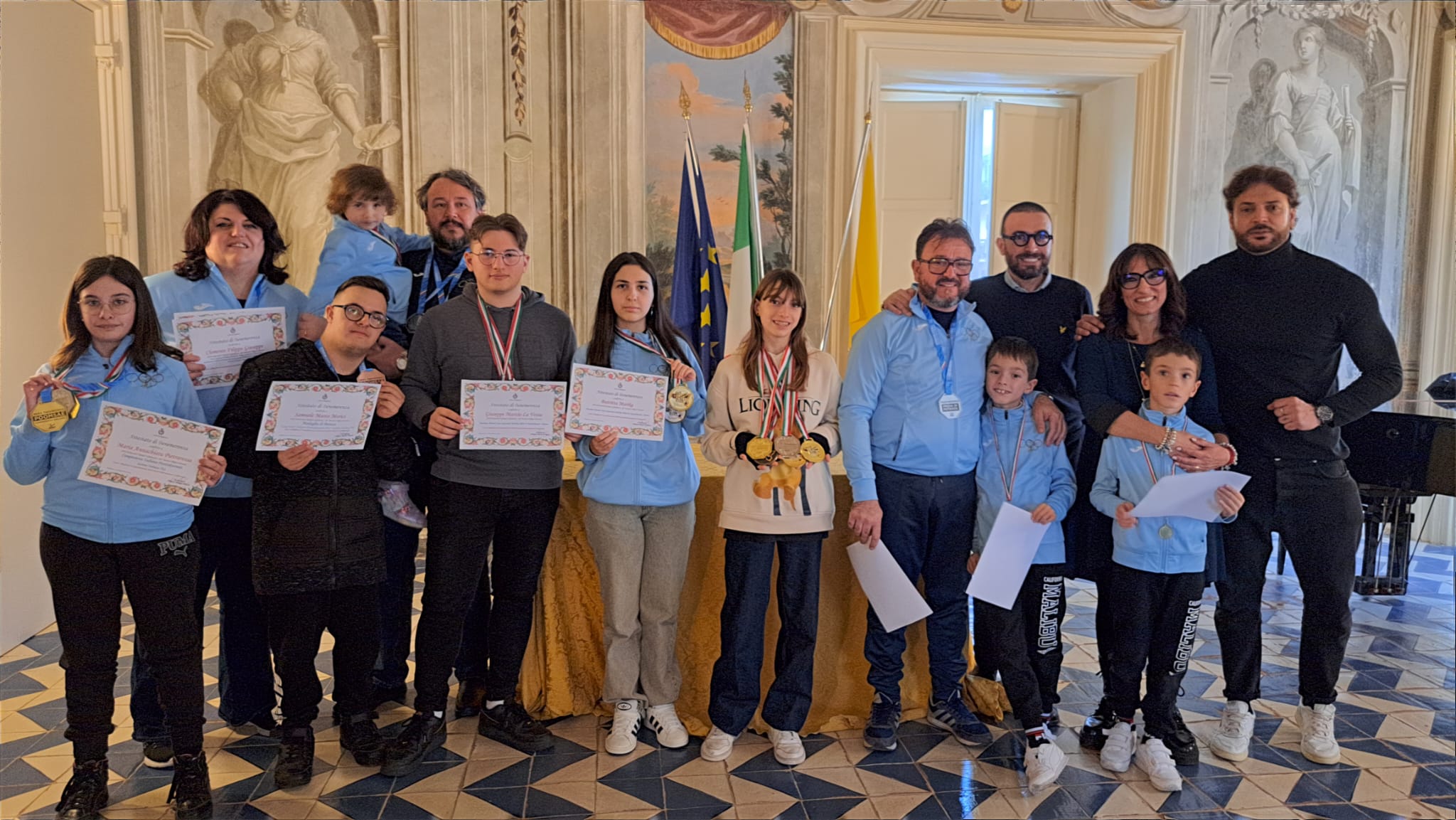 I giovani talenti dell'ASD Taekwondo Olympic's Gladiators ricevuti dal sindaco Tripoli per un riconoscimento.