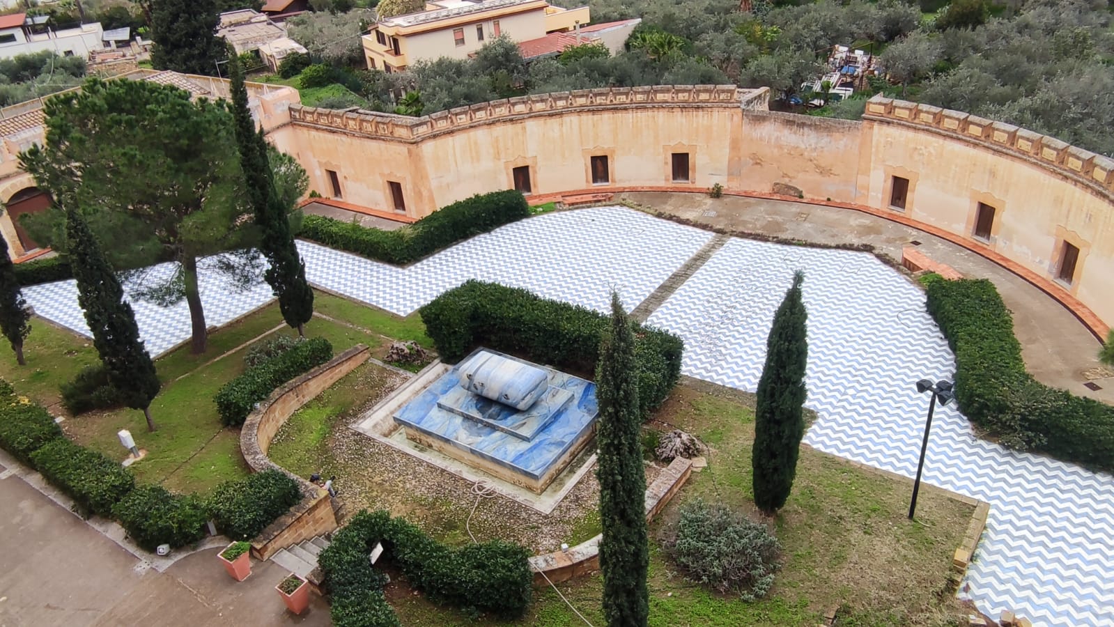 tomba guttuso dall'alto