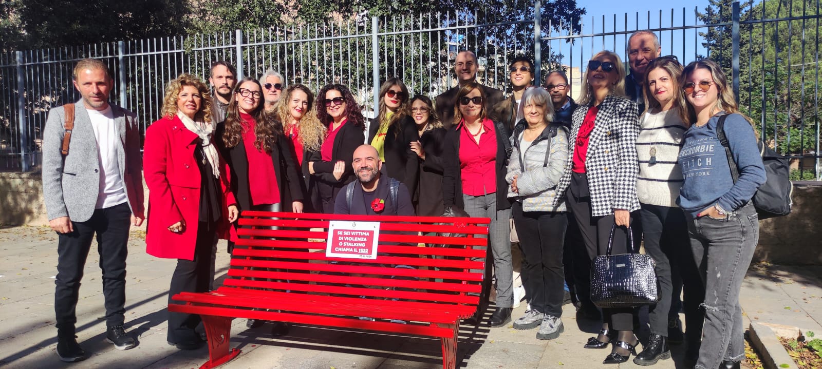 Bagheria contro la violenza sulle donne: inaugurata la panchina rossa