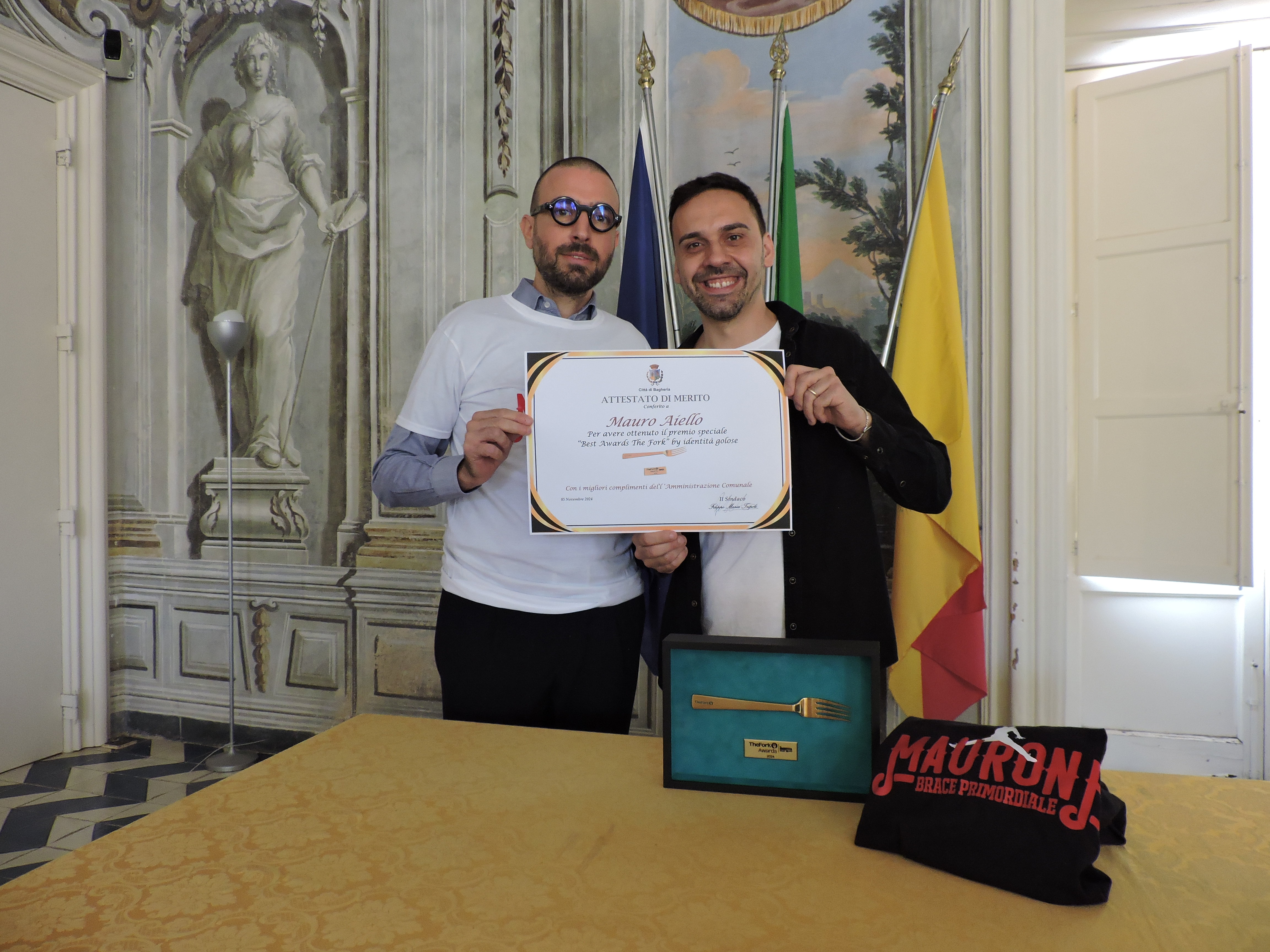 “Maurone Brace Primordiale” di Mauro Aiello vince il TheFork Awards 2024. Le congratulazioni dell'Amministrazione comunale stamani a villa Butera. 