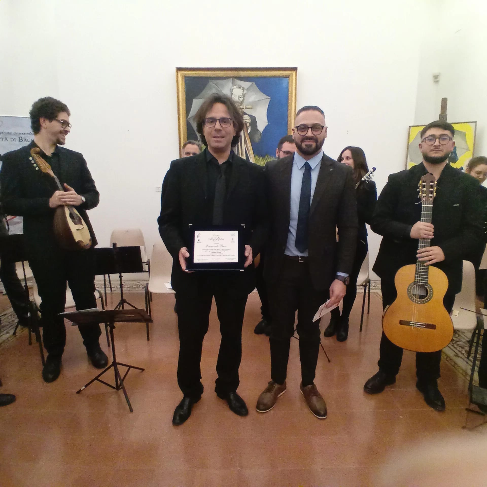 Premio MuSicilia al maestro Emanuele Buzi dal Direttore Artistico della Stagione Concertistica Città di Bagheria al Museo Guttuso di Bagheria.