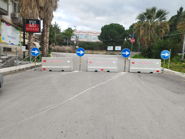 Chiusa la bretella laterale lato sinistro della via Capitano Emanuele Basile all'intersezione della via Ignazio Lanza Di Trabia e della via Del Fonditore.