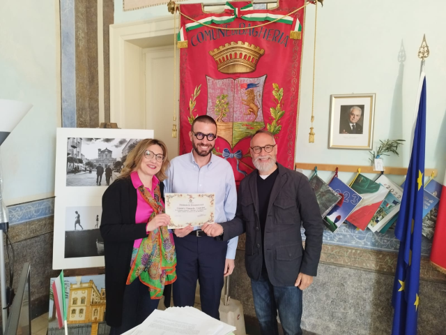 Il sindaco Tripoli riceve Giovanni e Manuela Franzino vincitori di 100 mila euro ai “Soliti Ignoti“.