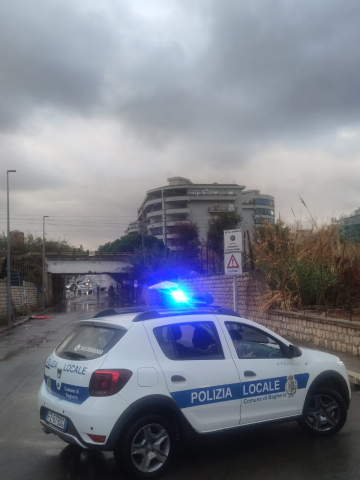 Pioggia intensa: interviene la polizia municipale nel sottopasso di viale Bagnera e su corso Baldassare Scaduto