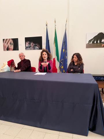 Grande partecipazione all'asta del quadro di Musti e Domilici a Palazzo Cutò. 1.000 euro per i fibromialgici. 